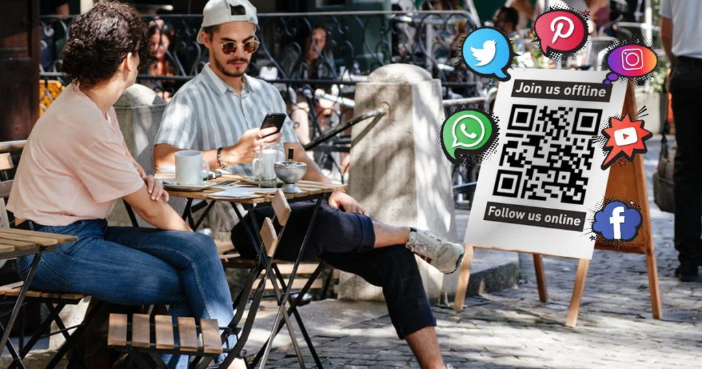 Dieser QR Code führt zu einer Landing Page mit Links zu sozialen Netzwerken